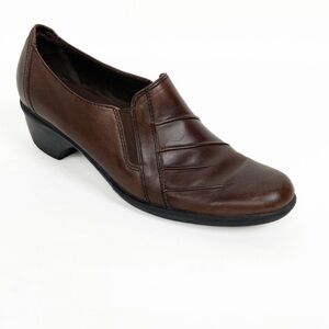 Clarks Partridge Brown Leather Pleated Detailing Slip On SZ 9 Loafer Pumps